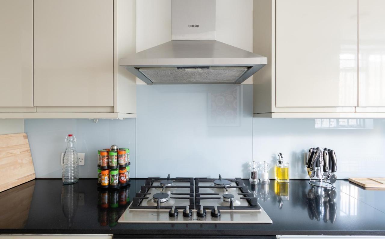 The Chelsea Arms - Bright 3Bdr With Garden & Private Parking Lejlighed London Eksteriør billede