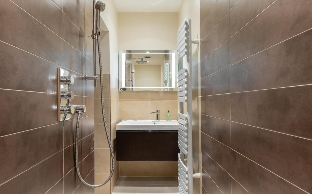 The Chelsea Arms - Bright 3Bdr With Garden & Private Parking Lejlighed London Eksteriør billede