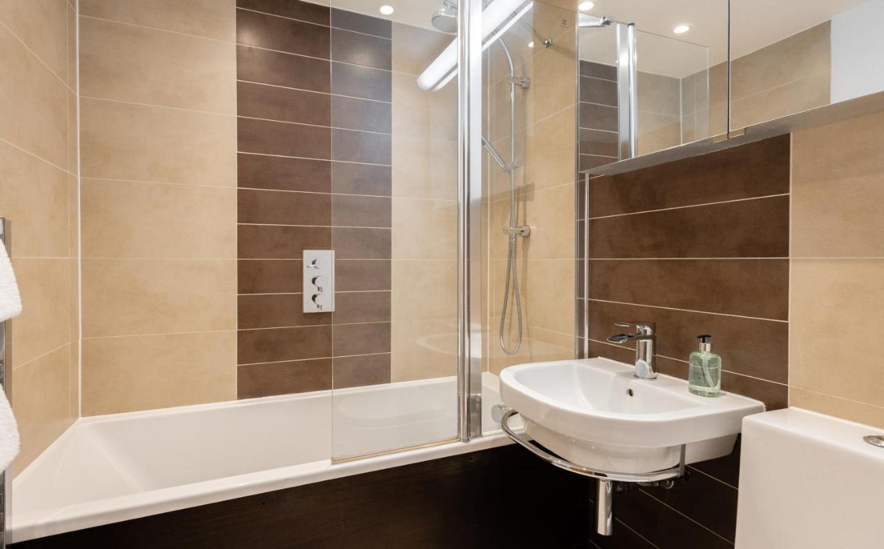 The Chelsea Arms - Bright 3Bdr With Garden & Private Parking Lejlighed London Eksteriør billede
